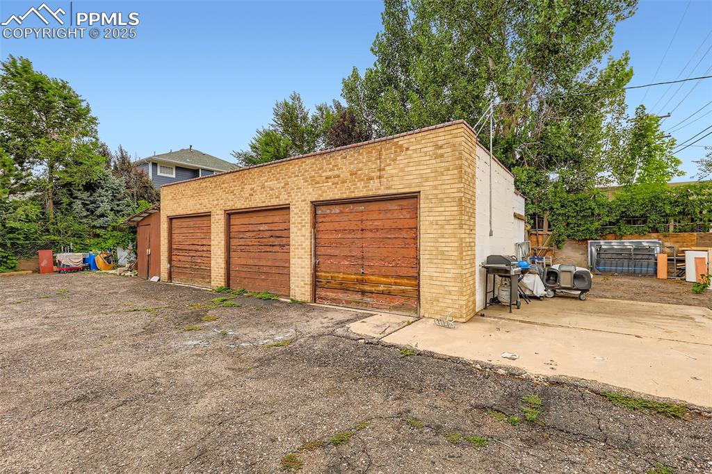 Image 45 of 49: 3 Car Garage