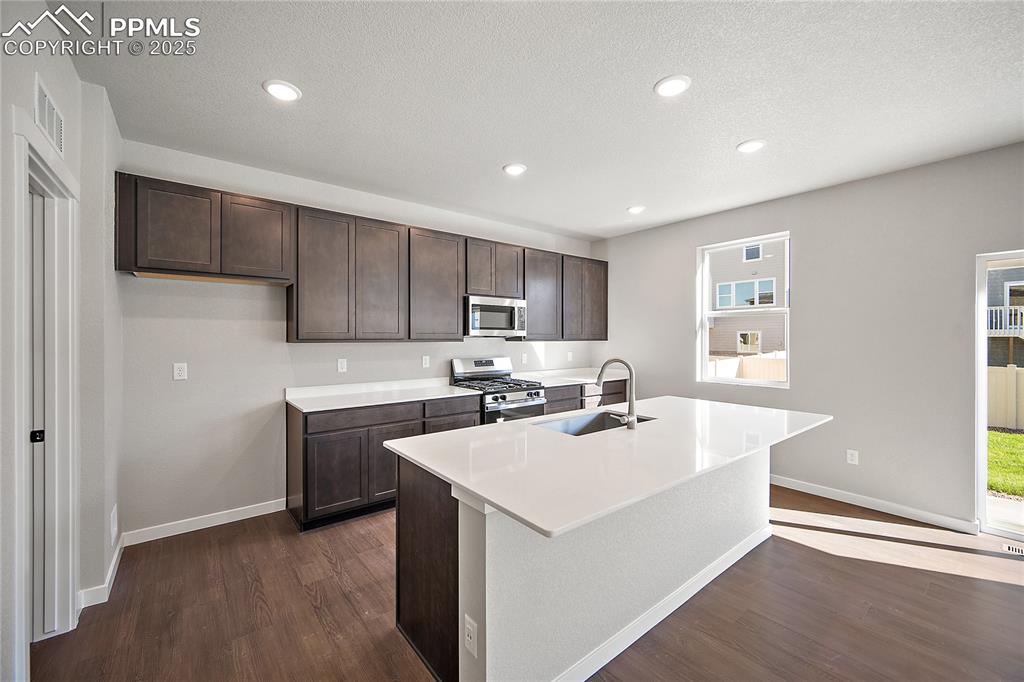 Image 15 of 44: Kitchen