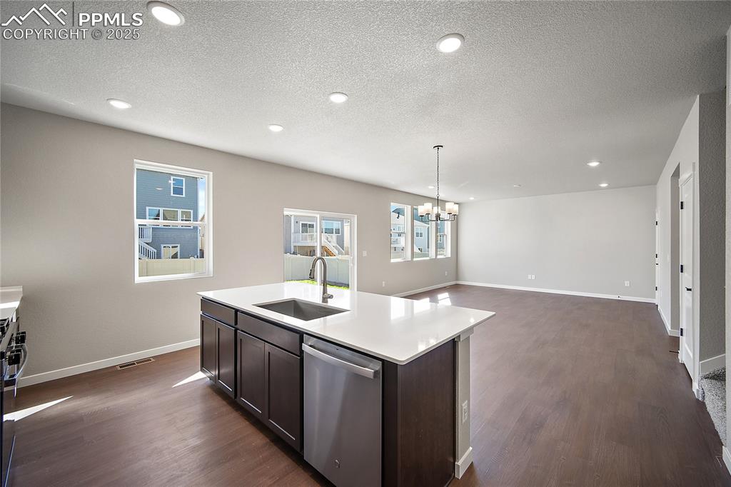 Image 17 of 44: Kitchen