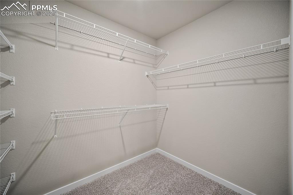 Image 33 of 44: Closet