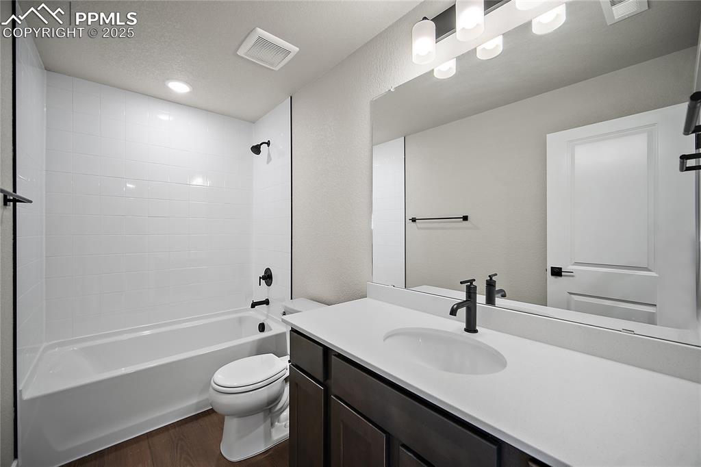 Image 39 of 44: Bathroom