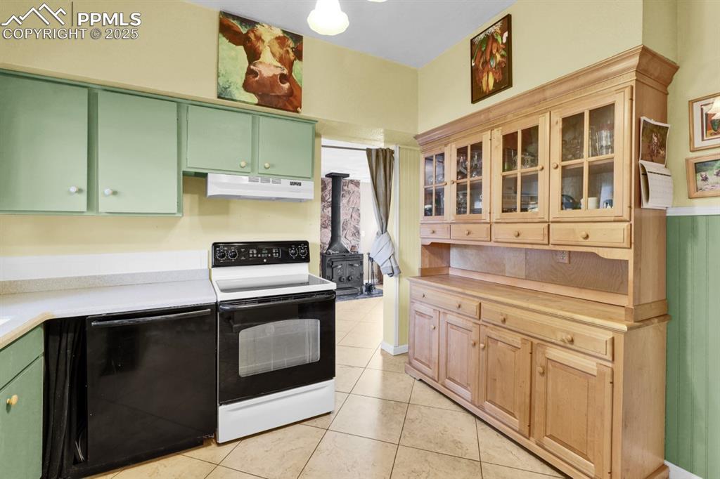 Image 5 of 24: Kitchen