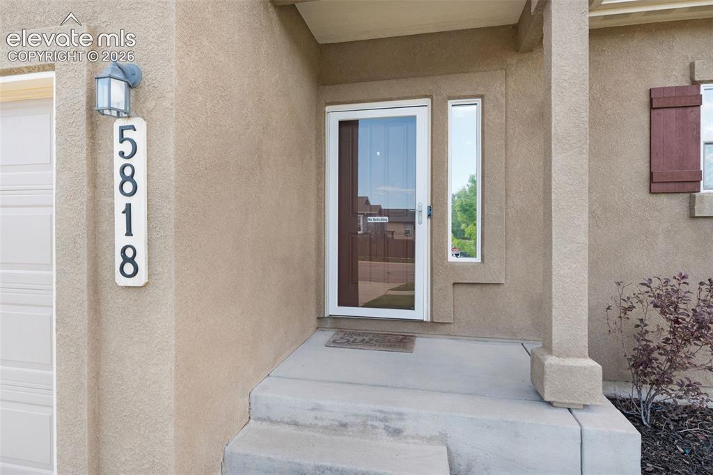Image 19 of 41: Entry