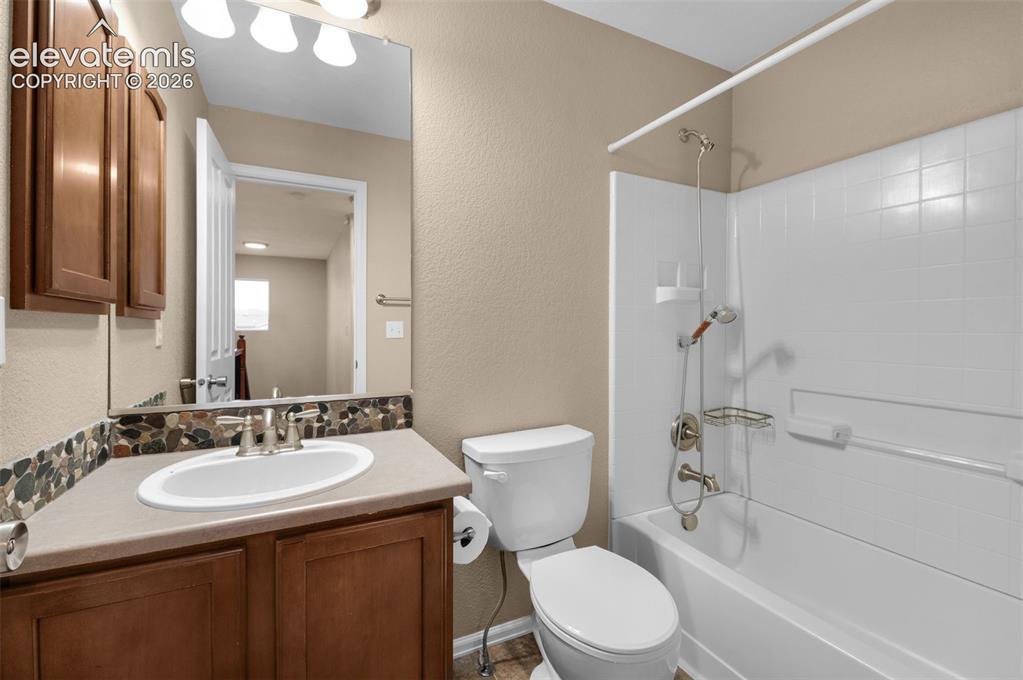 Image 30 of 41: Upper-level full bathroom serving the secondary bedrooms.