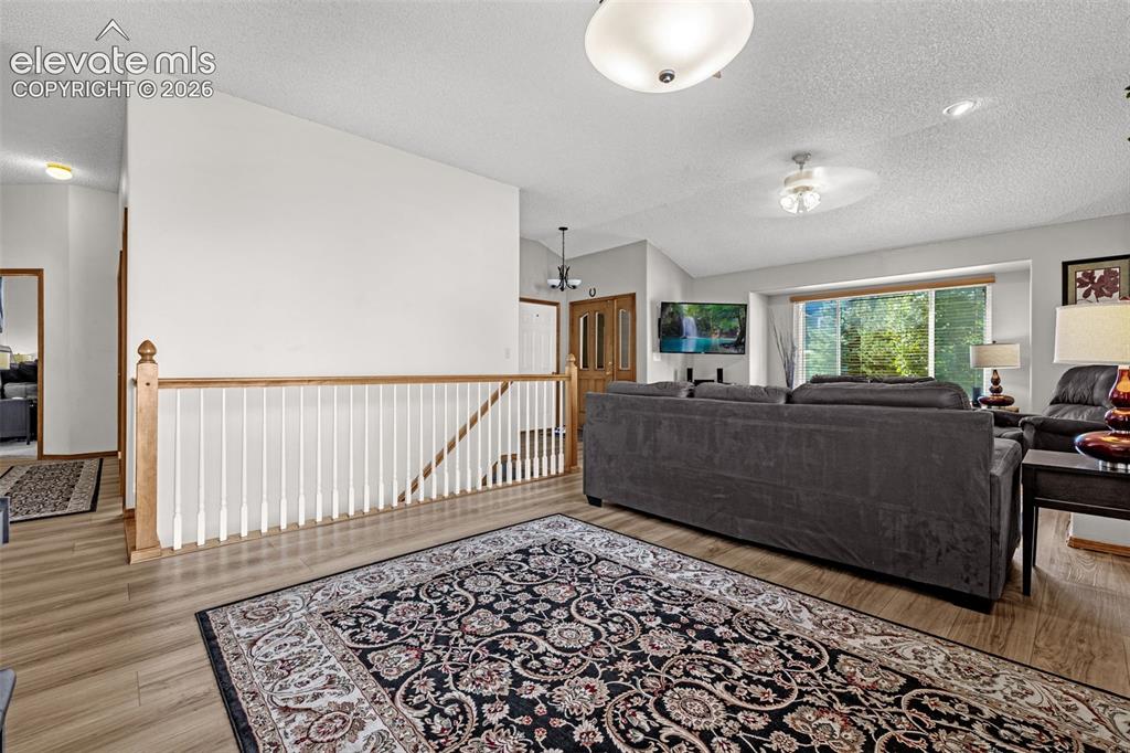 Image 11 of 45: Dining Area