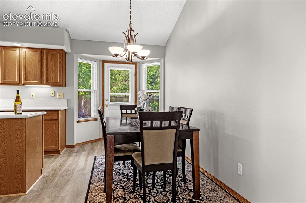 Image 12 of 45: Dining Area