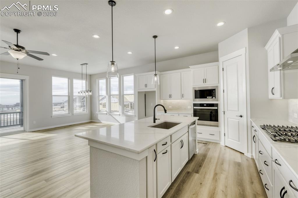 Image 12 of 28: Kitchen