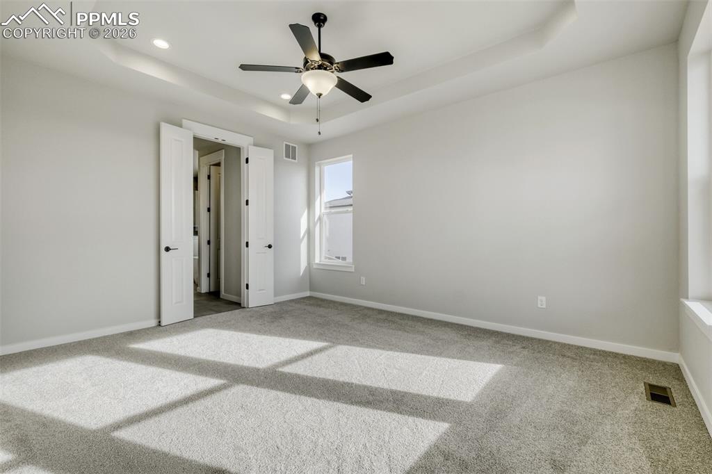 Image 17 of 28: Bedroom