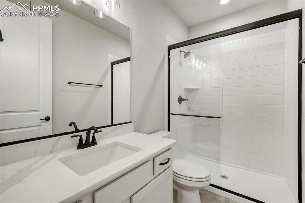 Image 22 of 28: Bathroom