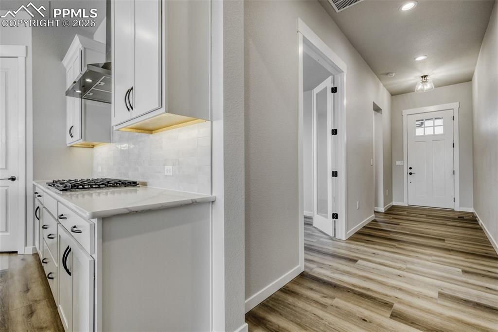 Image 5 of 28: Kitchen