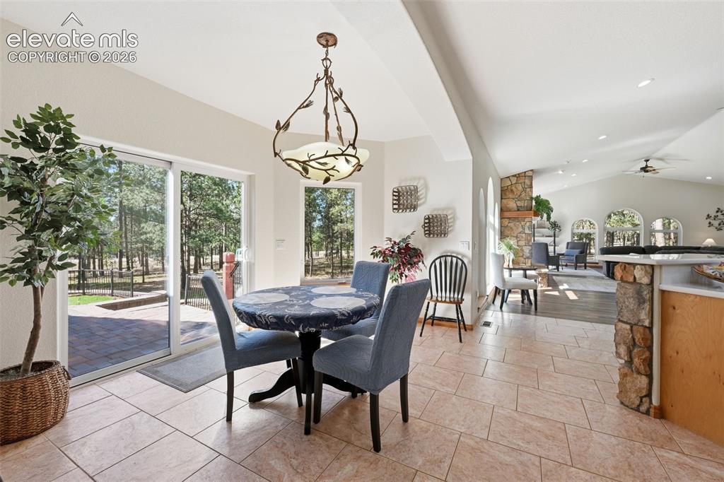 Image 12 of 50: Dining Area