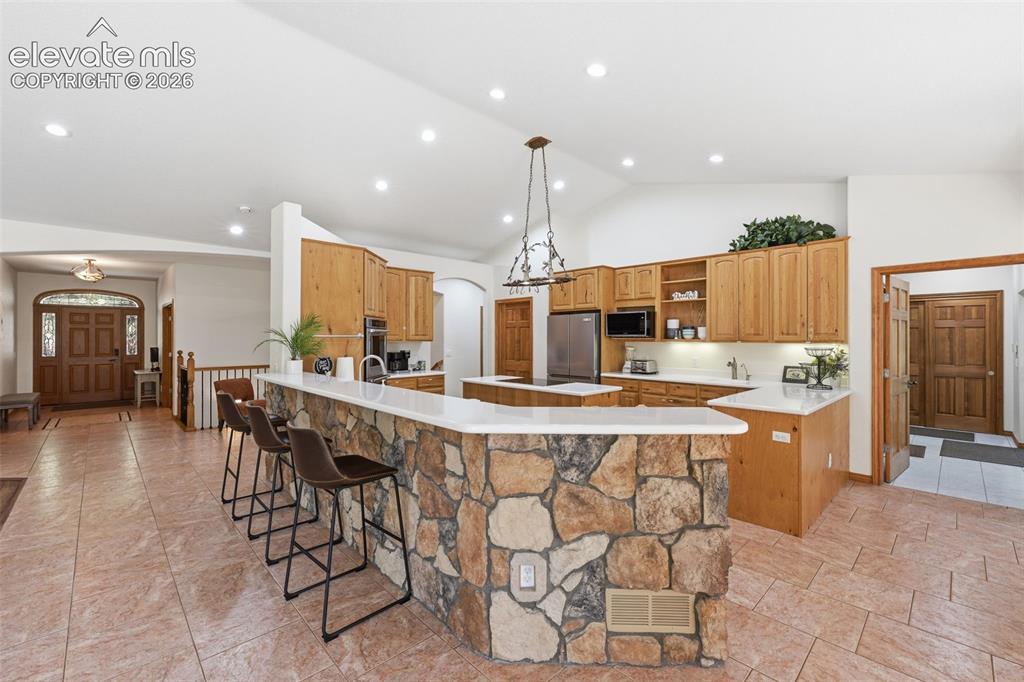 Image 9 of 50: Kitchen
