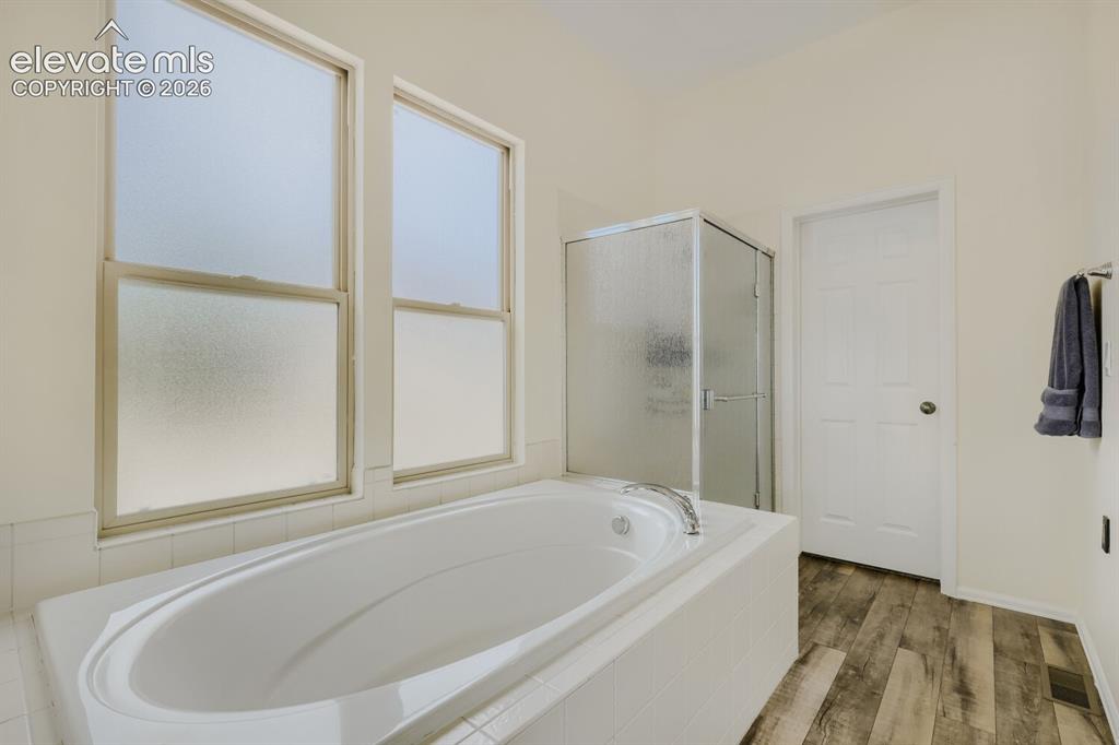 Image 13 of 27: Primary 5 piece bathroom
