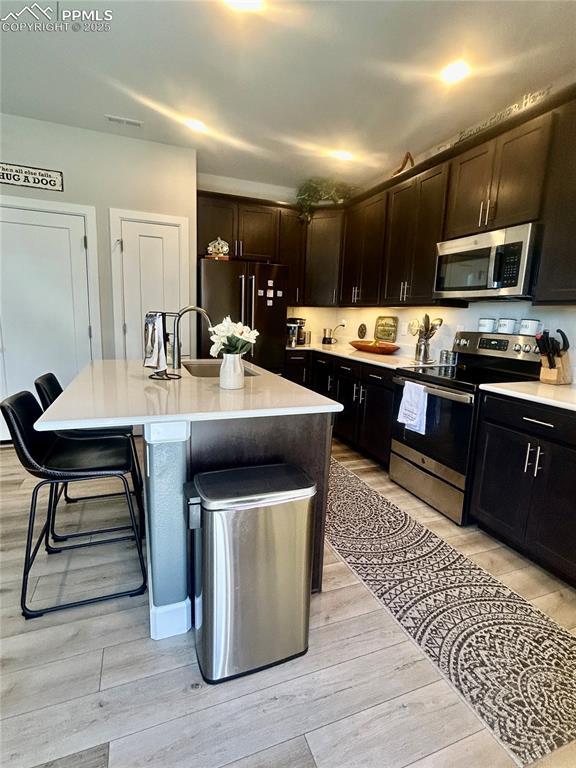 Image 11 of 30: Kitchen