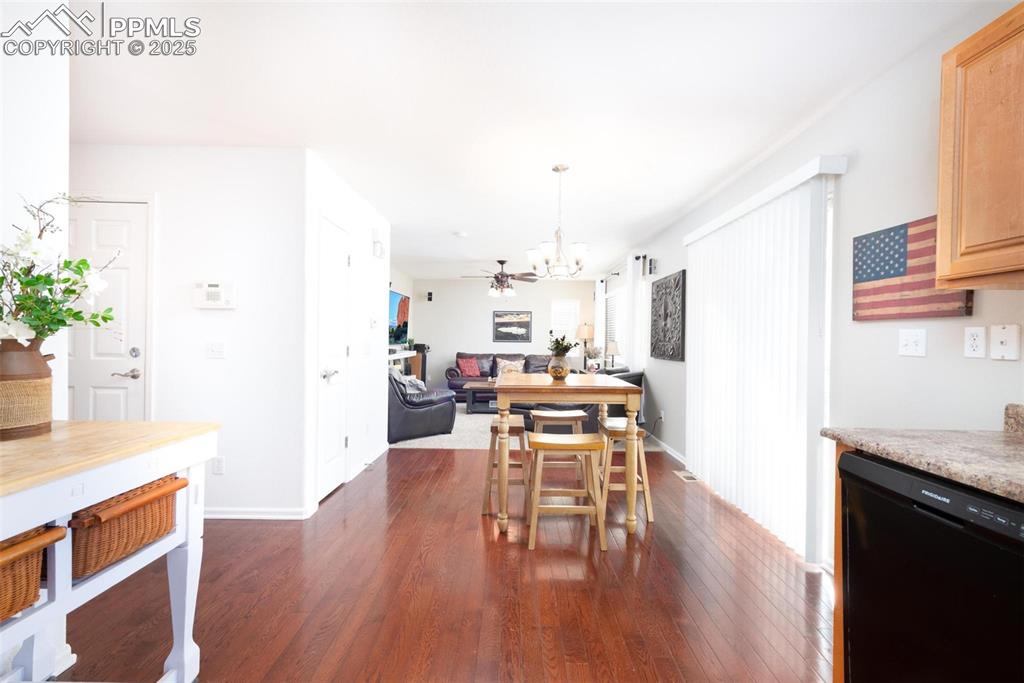 Image 10 of 36: Dining Area