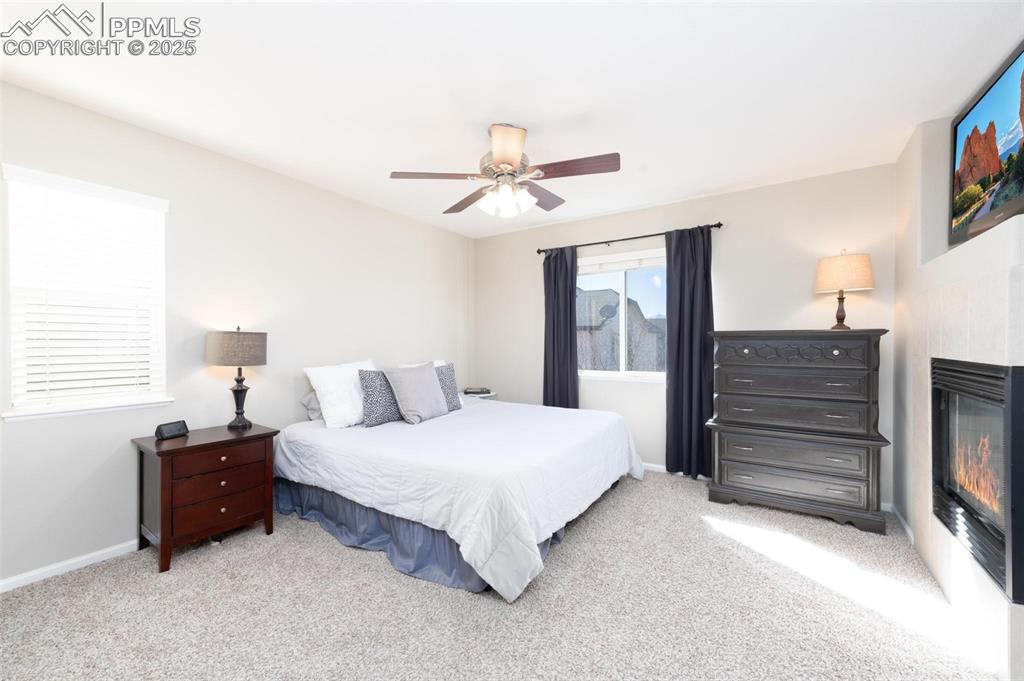 Image 15 of 36: Bedroom