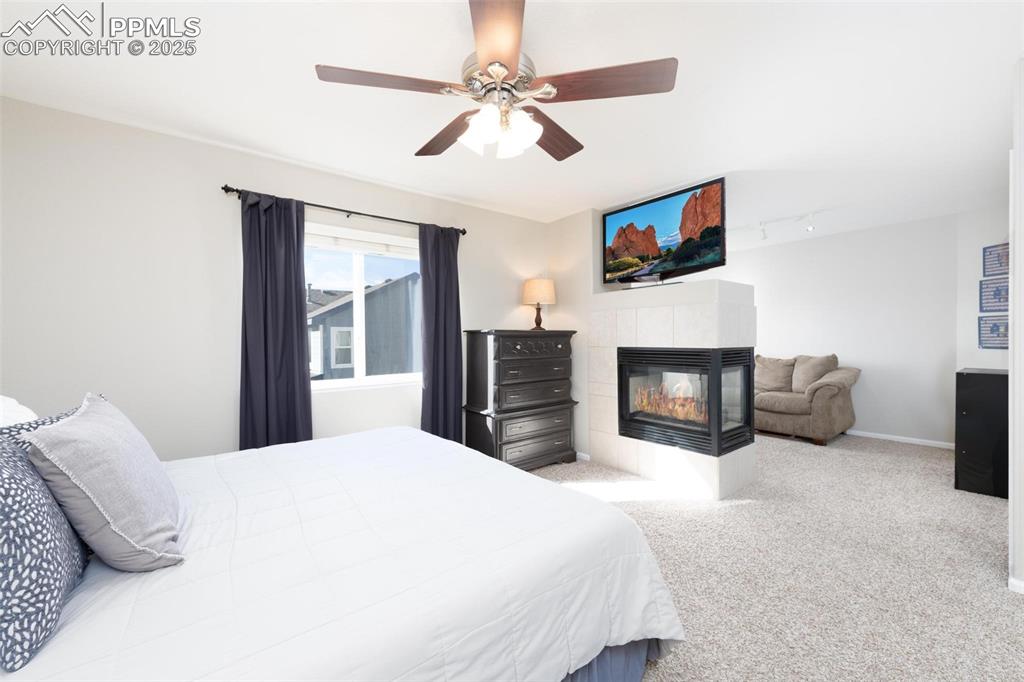 Image 16 of 36: Bedroom