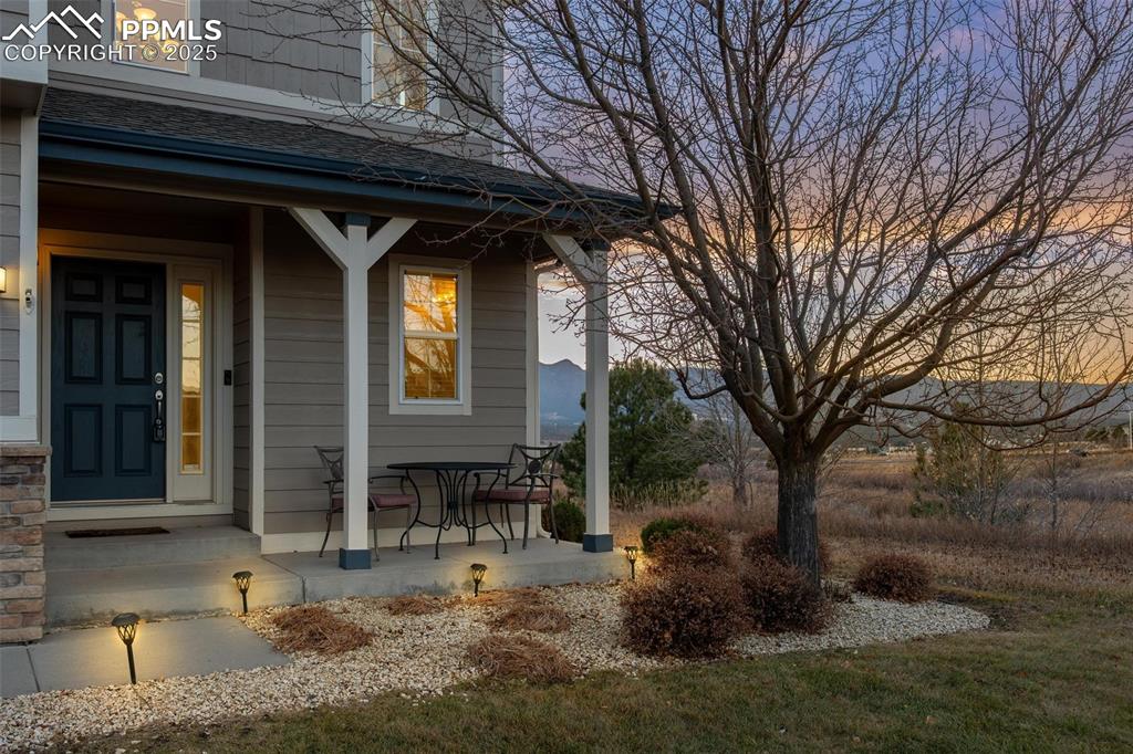 Image 32 of 36: Entry