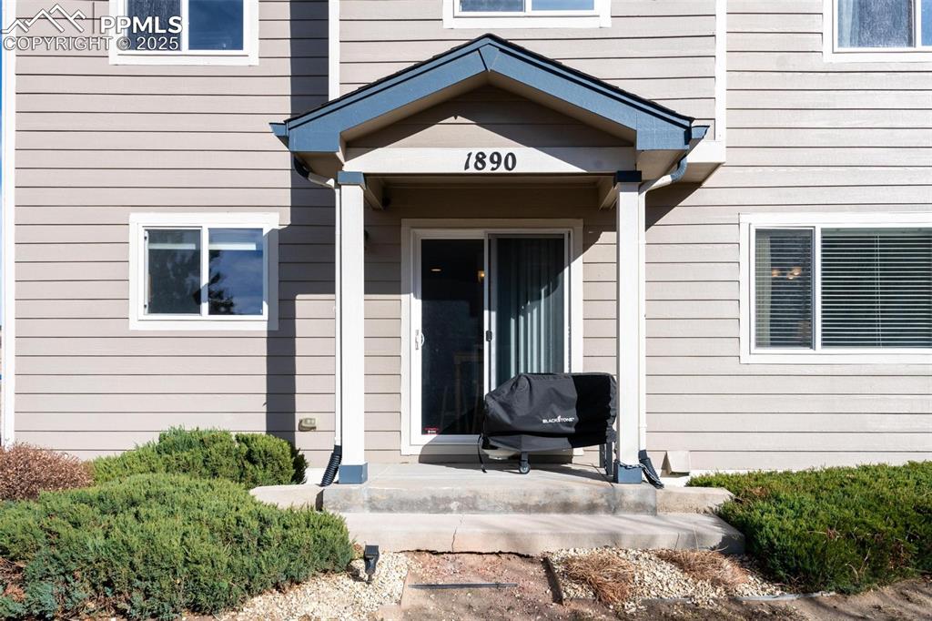 Image 36 of 36: Entry