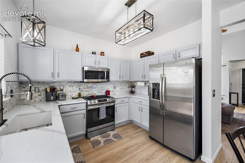 Image 11 of 42: Kitchen