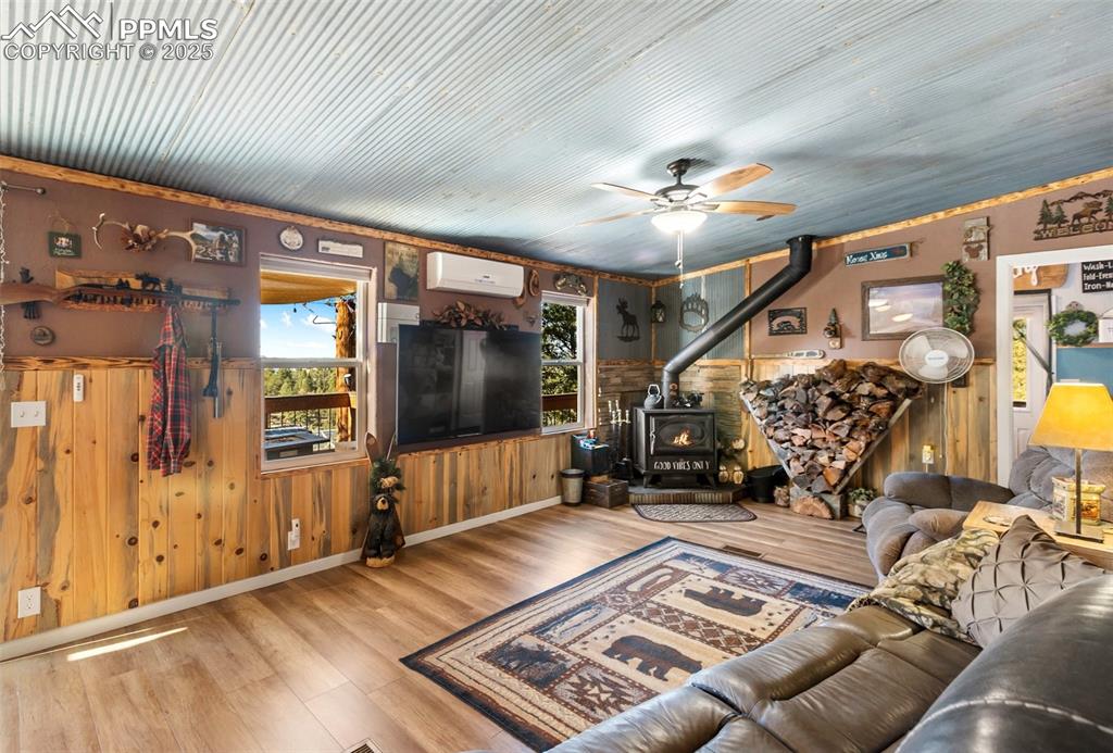 Image 13 of 50: Living Room