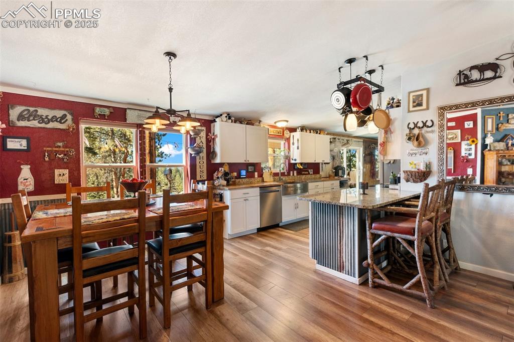 Image 24 of 50: Dining Area