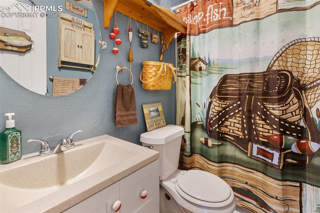 Image 27 of 50: Bathroom