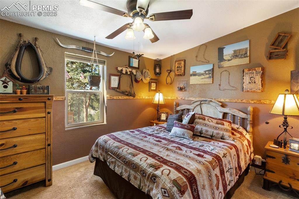 Image 28 of 50: Bedroom