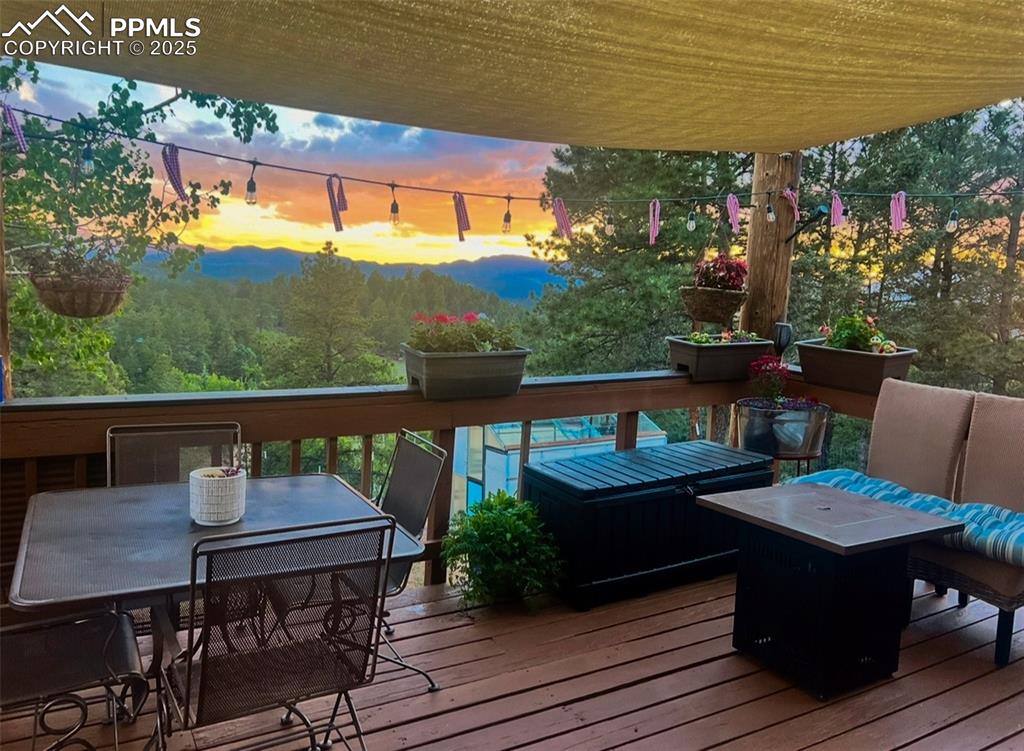 Image 43 of 50: Deck