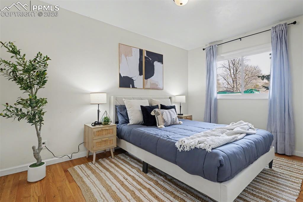 Image 15 of 25: Bedroom