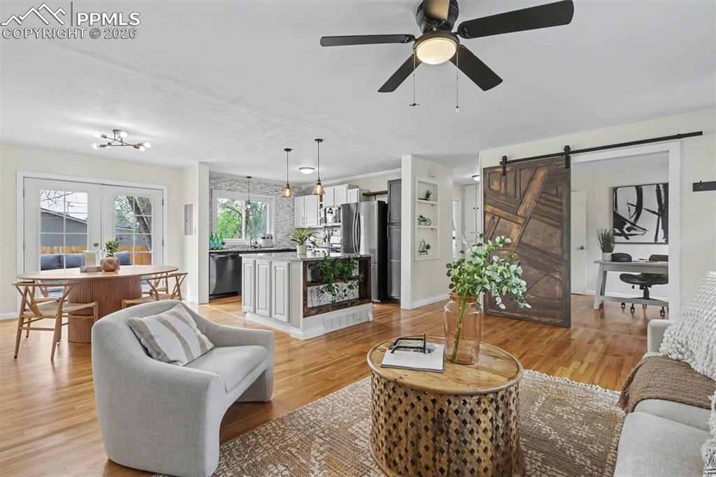 Image 2 of 25: Living Room