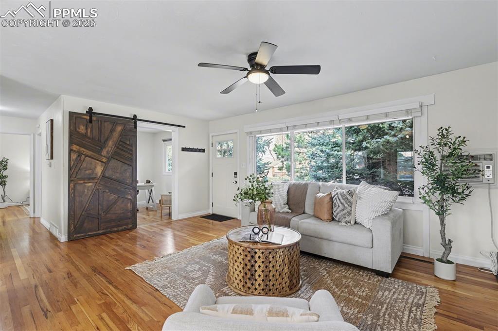 Image 6 of 25: Living Room