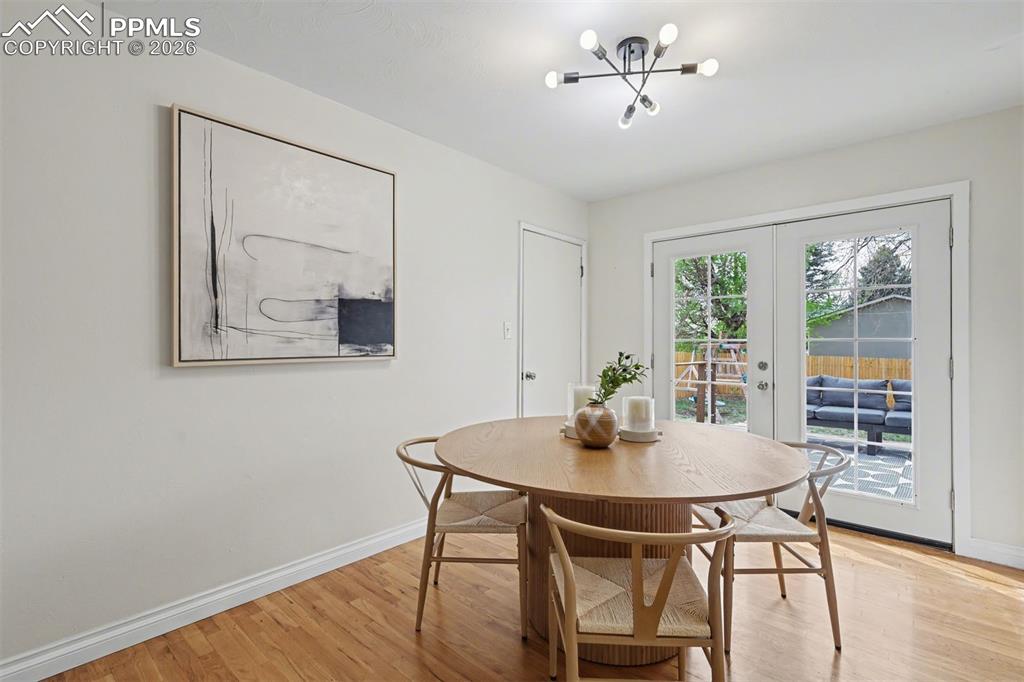 Image 8 of 25: Dining Area