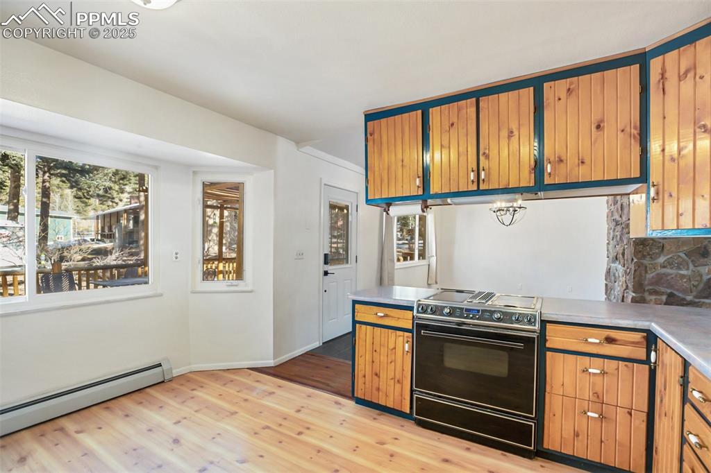 Image 14 of 37: Kitchen