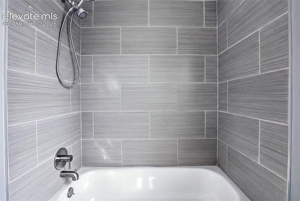 Image 10 of 44: Bathroom