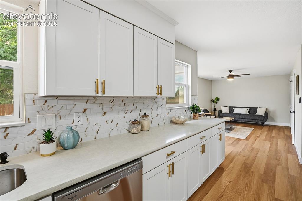 Image 15 of 44: Kitchen