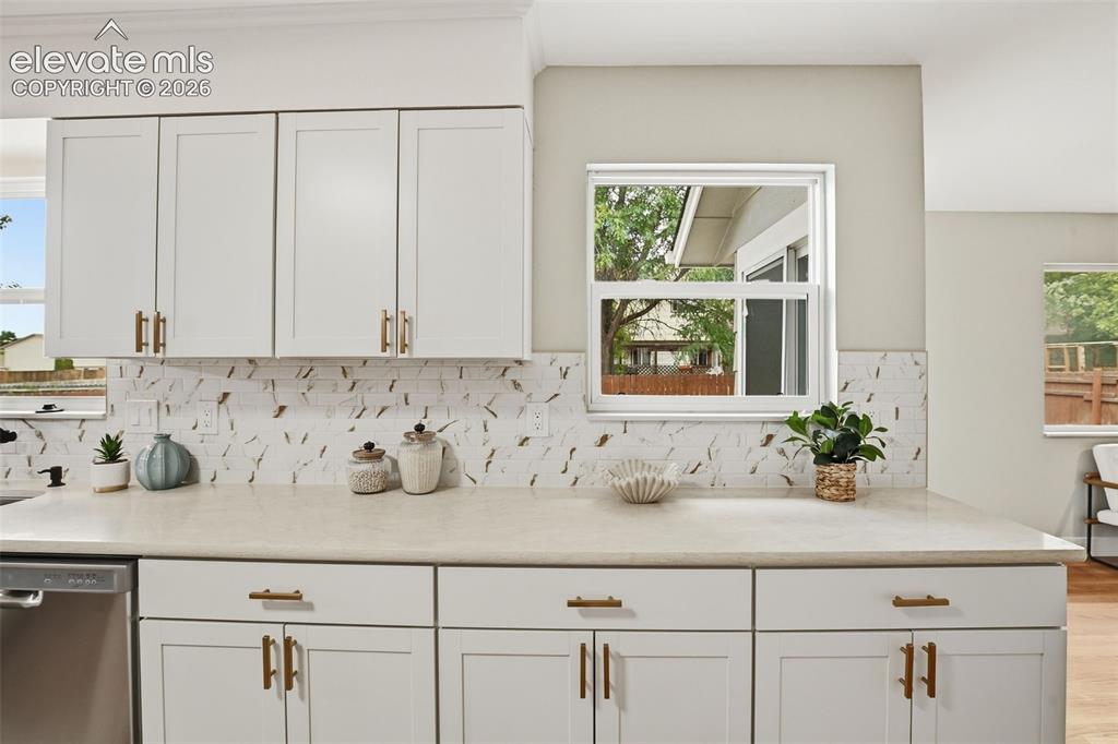 Image 17 of 44: Kitchen