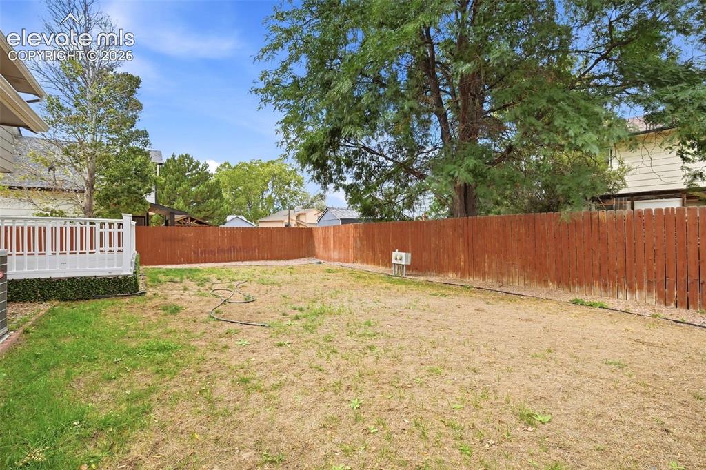 Image 42 of 44: Yard