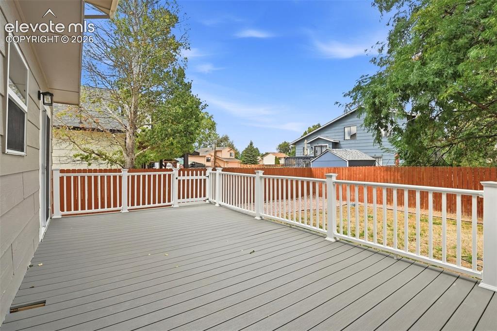 Image 43 of 44: Deck