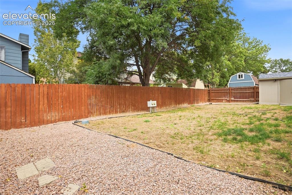 Image 6 of 44: Yard