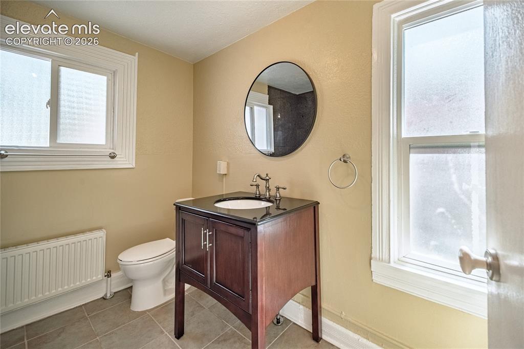 Image 17 of 27: Bathroom