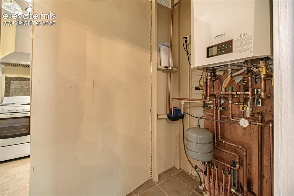 Image 25 of 27: Utility Room