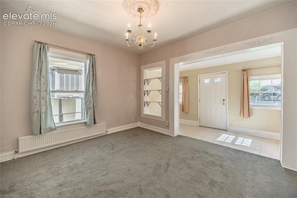 Image 3 of 27: Foyer