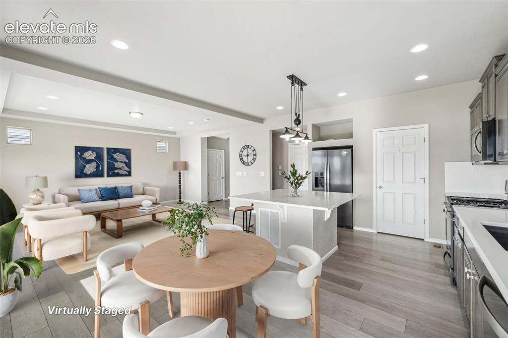 Image 10 of 49: Dining Area