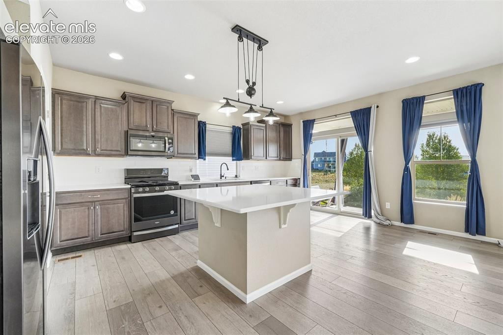 Image 13 of 49: Kitchen