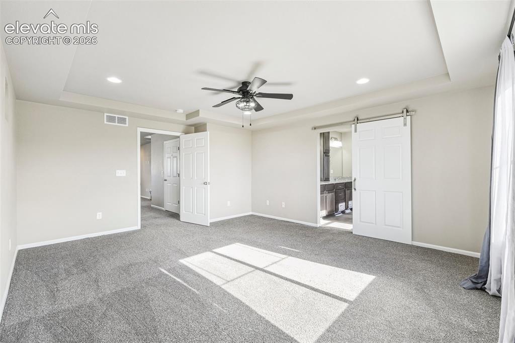 Image 16 of 49: Bedroom