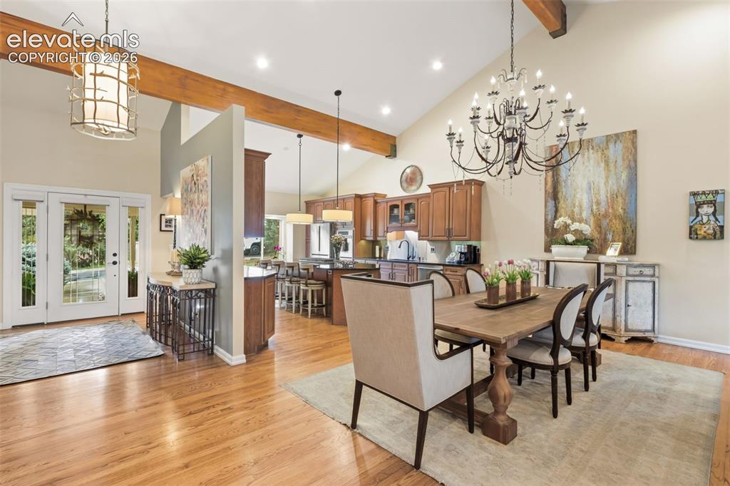 Image 14 of 36: Dining Area