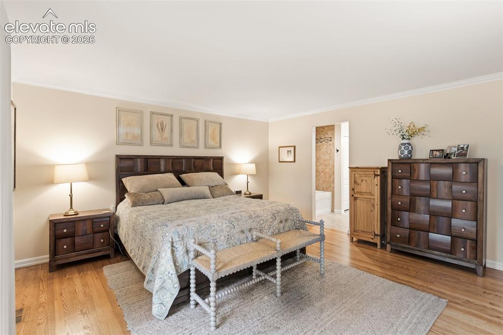 Image 18 of 36: Bedroom