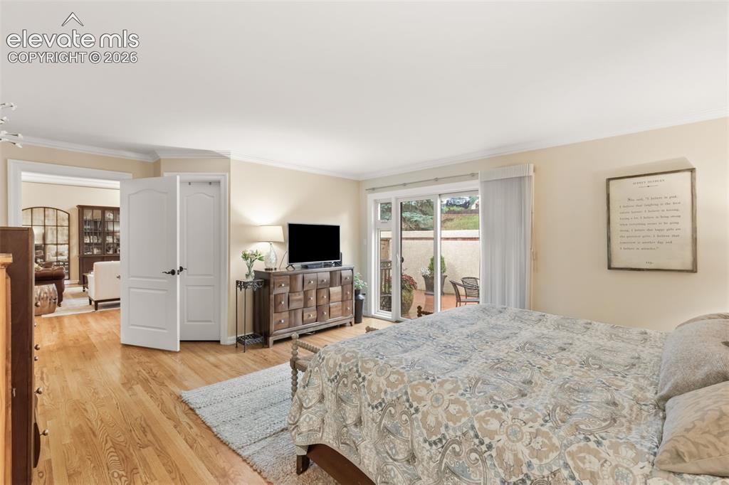 Image 19 of 36: Bedroom