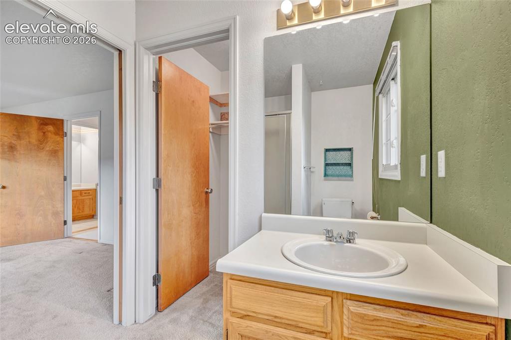 Image 12 of 27: Bathroom